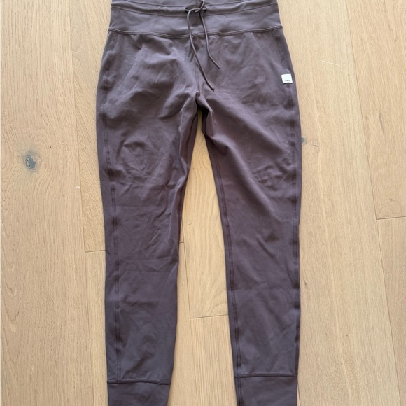 Vuori High-Waisted Leggings - Picture 2 of 4